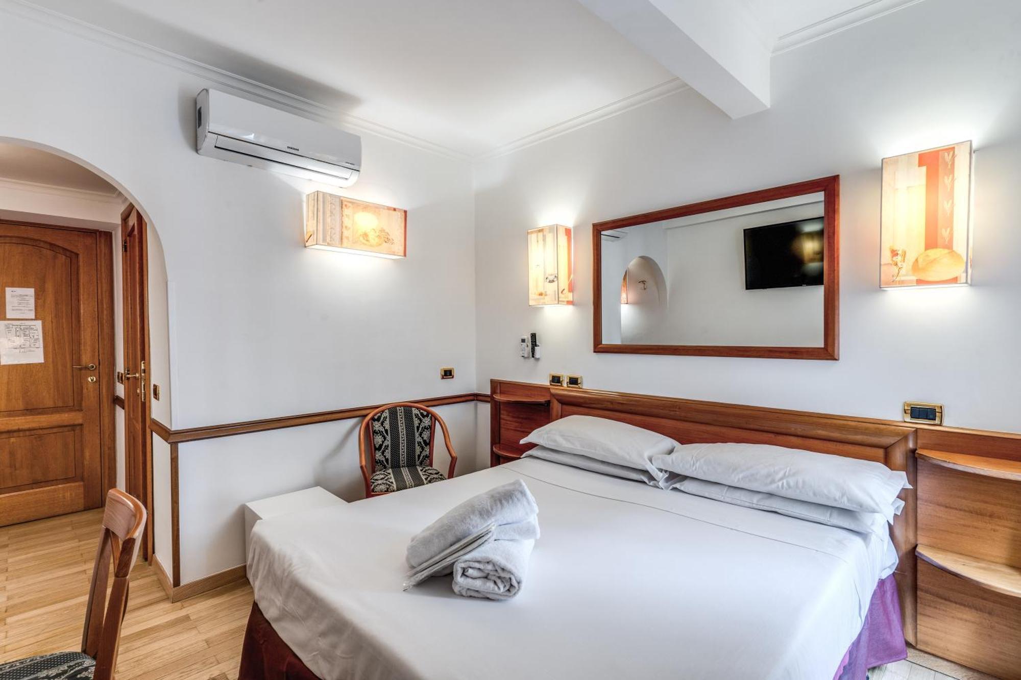 Hotel Santa Prassede โรม ภายนอก รูปภาพ