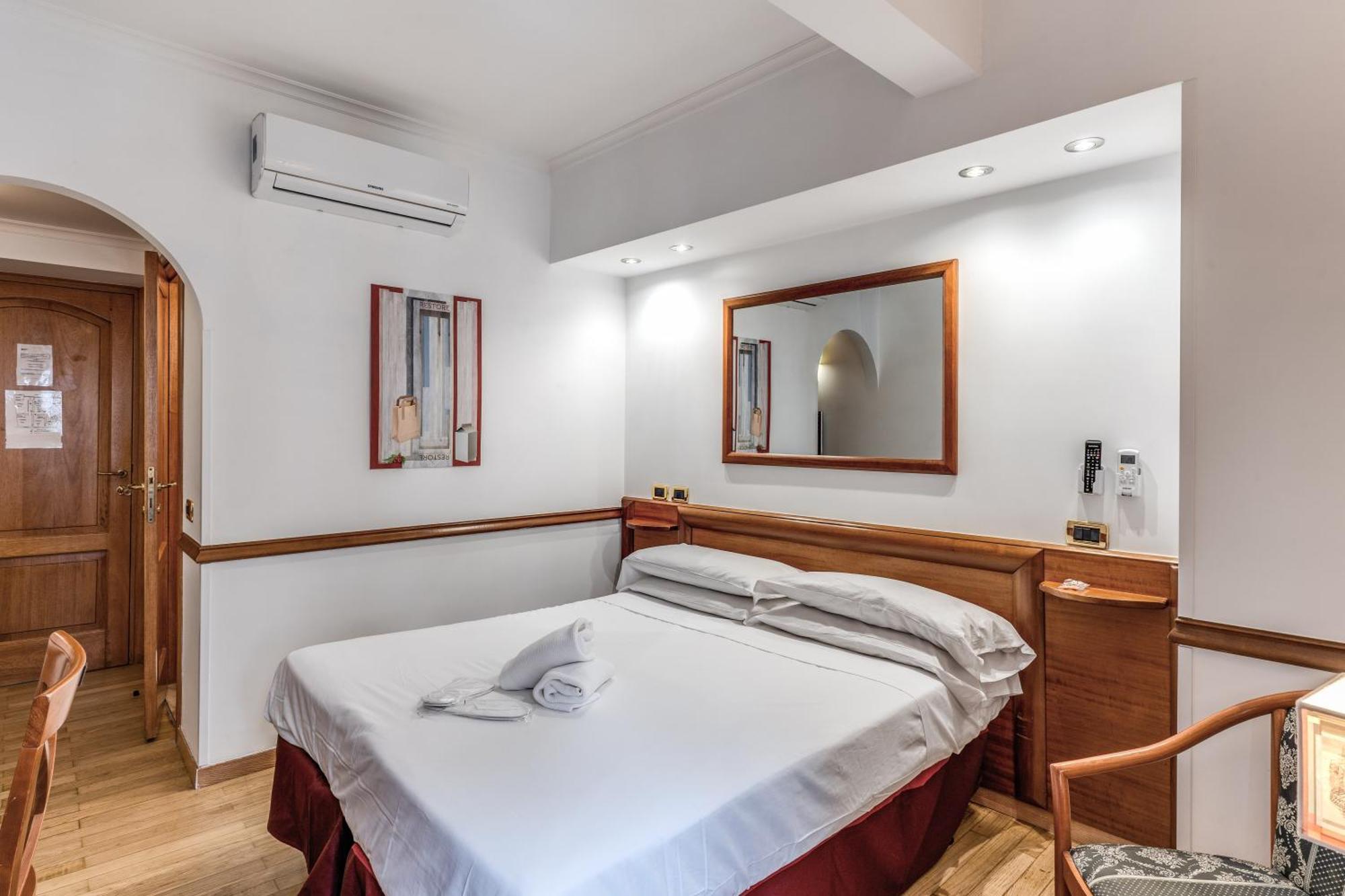 Hotel Santa Prassede โรม ภายนอก รูปภาพ