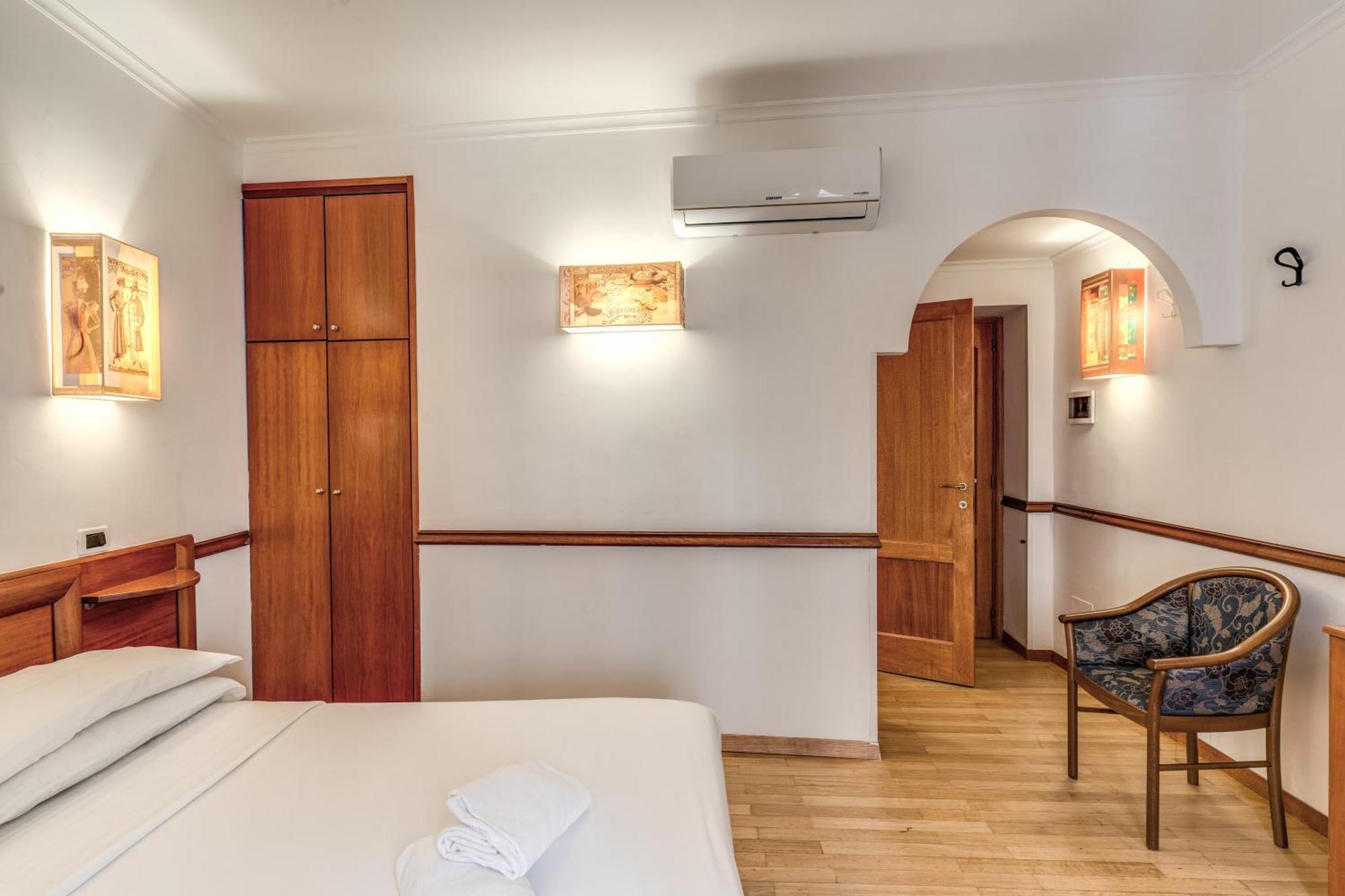 Hotel Santa Prassede โรม ภายนอก รูปภาพ