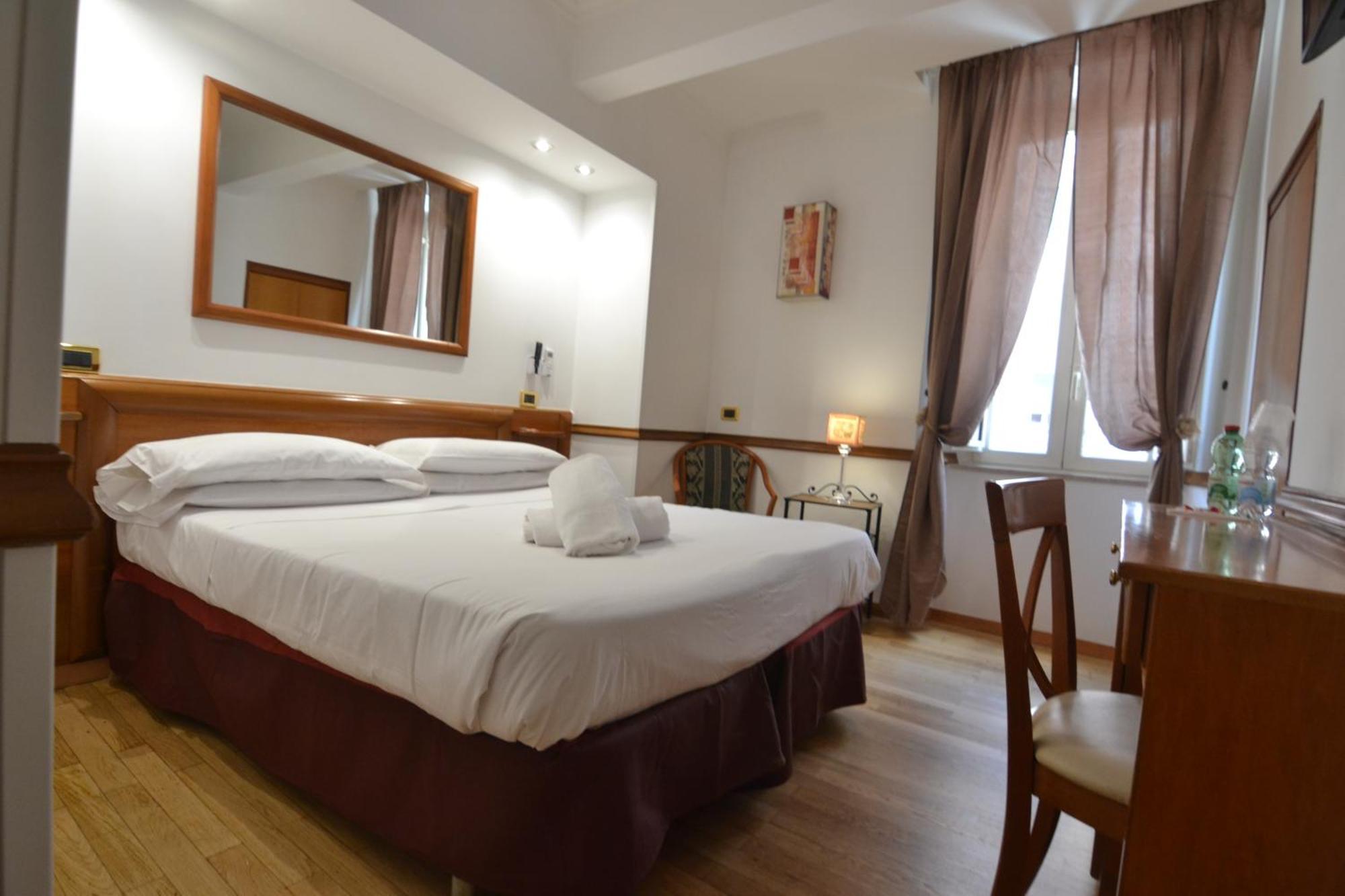 Hotel Santa Prassede โรม ภายนอก รูปภาพ