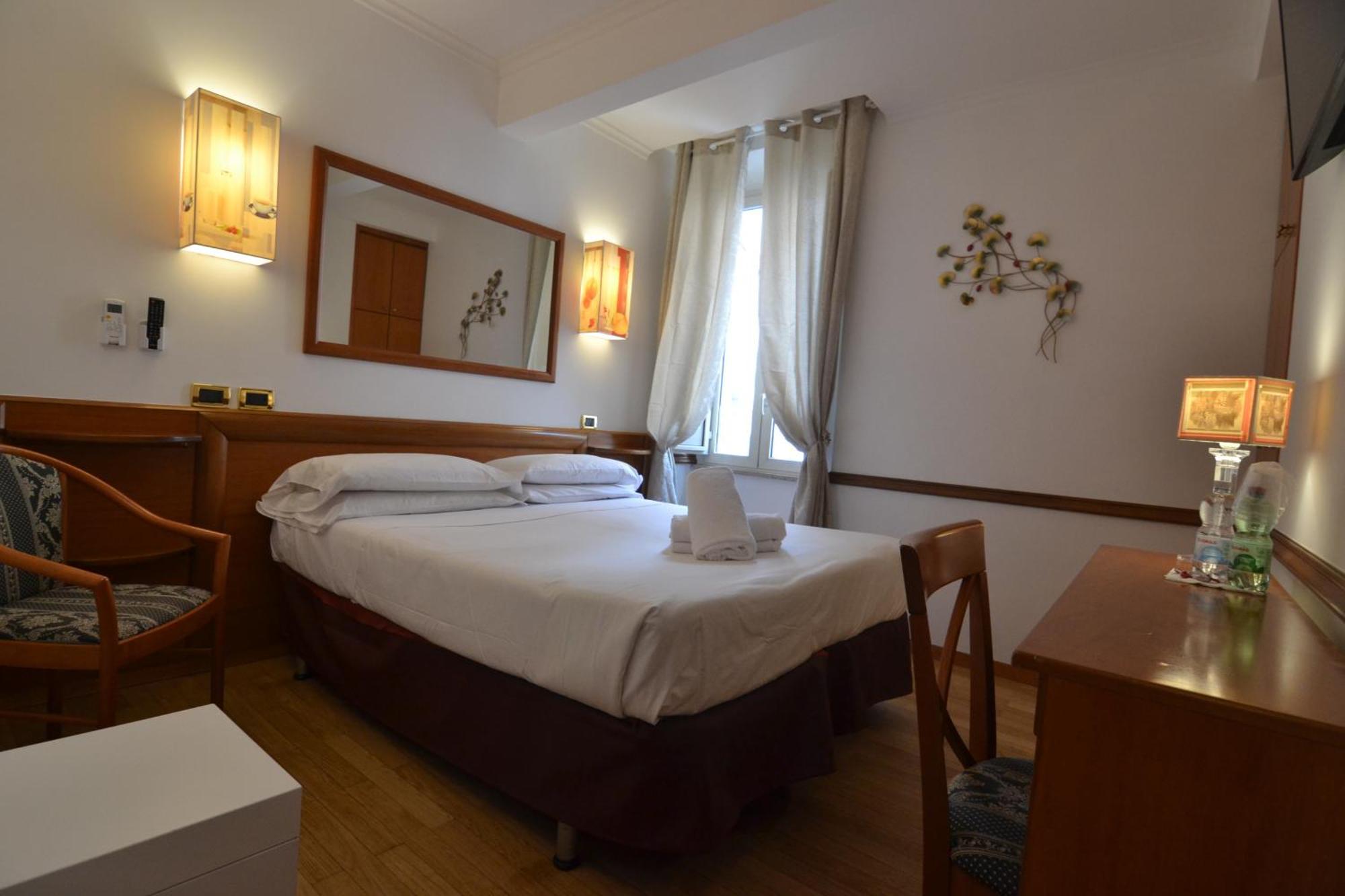 Hotel Santa Prassede โรม ภายนอก รูปภาพ