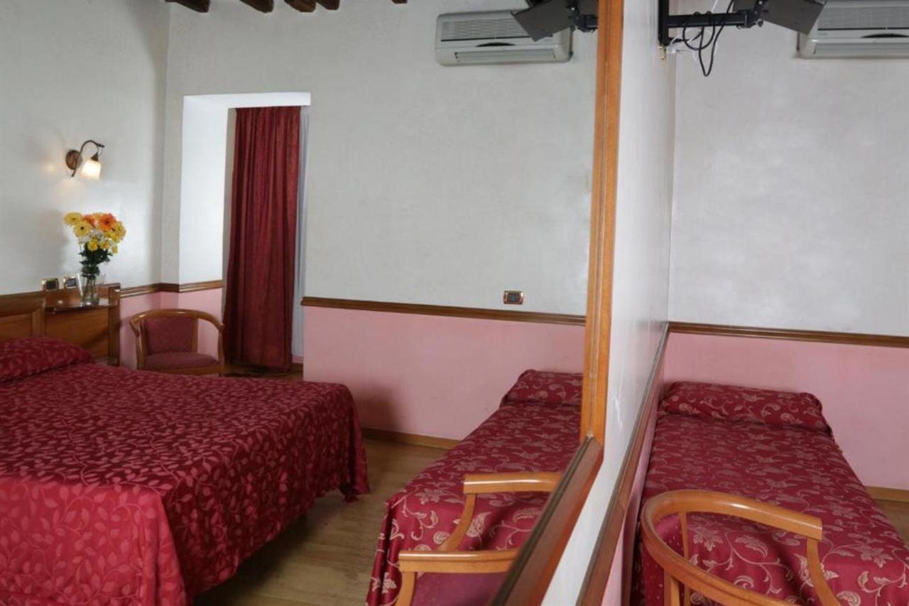 Hotel Santa Prassede โรม ภายนอก รูปภาพ